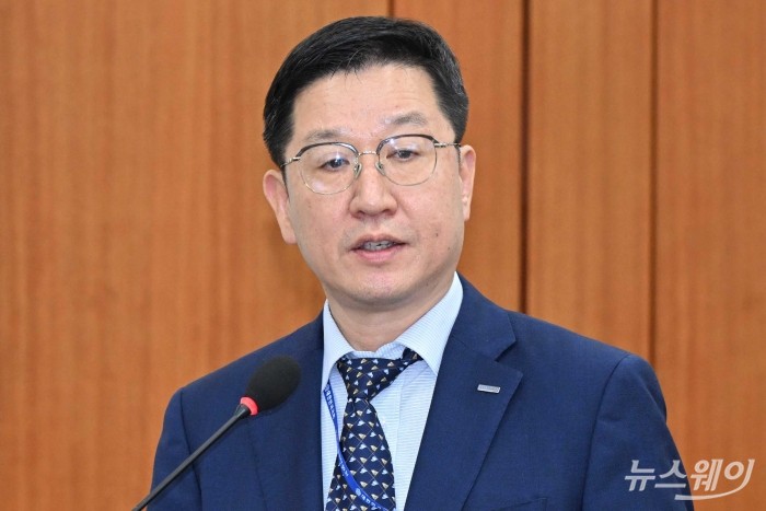 성창훈 한국조폐공사 사장이 21일 오전 서울 여의도 국회 기획재정위원회에서 열린 한국수출입은행·한국조폐공사·한국재정정보원·한국원산지정보원·한국통계정보원 등에 대한 2024년 국정감사에서 업무보고를 하고 있다. 사진=강민석 기자 kms@newsway.co.kr