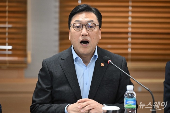 김병환 금융위원장이 25일 오전 서울 여의도 보험개발원에서 열린 실손보험 청구 전산화 오픈 행사에서 모두발언을 하고 있다. 사진=강민석 기자 kms@newsway.co.kr