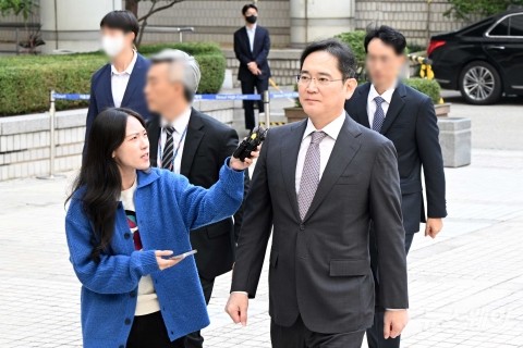 2심 속행 공판 향하는 이재용 삼성전자 회장