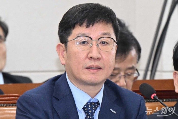 성창훈 한국조폐공사장이 29일 오후 서울 여의도 국회 기획재정위원회에서 열린 기획재정부·한국은행·한국수출입은행·한국조폐공사·한국투자공사·한국재정정보원·한국원산지정보원·한국통계정보원에 대한 2024년도 종합국정감사에서 의원의 질의에 답변하고 있다. 사진=강민석 기자 kms@newsway.co.kr