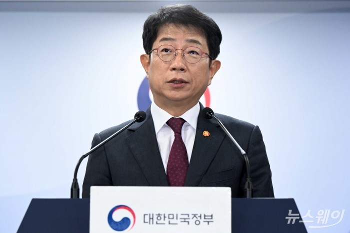 박상우 국토교통부 장관이 5일 오전 서울 종로구 정부서울청사에서 열린 '2024년 신규 공공택지 추진계획'에서 발표를 하고 있다. 사진=강민석 기자 kms@newsway.co.kr