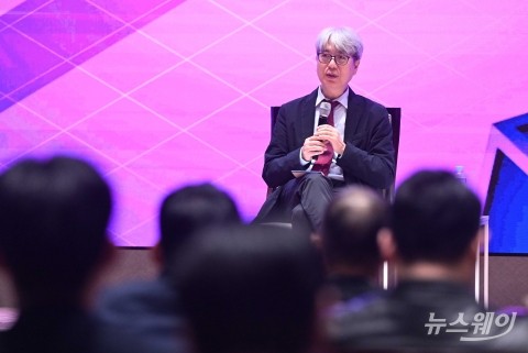 "경쟁력 갉아먹는 차별 규제···대기업 악마화 안돼"