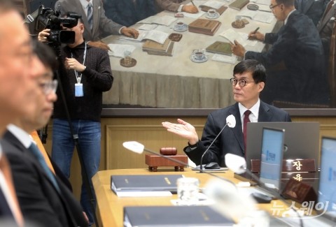  한은, 내년 성장률 전망치 2.1→1.9% 하향