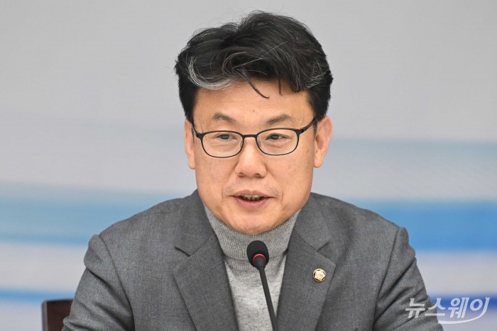 진성준 더불어민주당 정책위원회 의장이 29일 오전 서울 중구 대한상공회의소에서 열린 '주식시장 활성화 TF' 경제계 간담회에서 모두발언을 하고 있다. 사진=강민석 기자 kms@newsway.co.kr