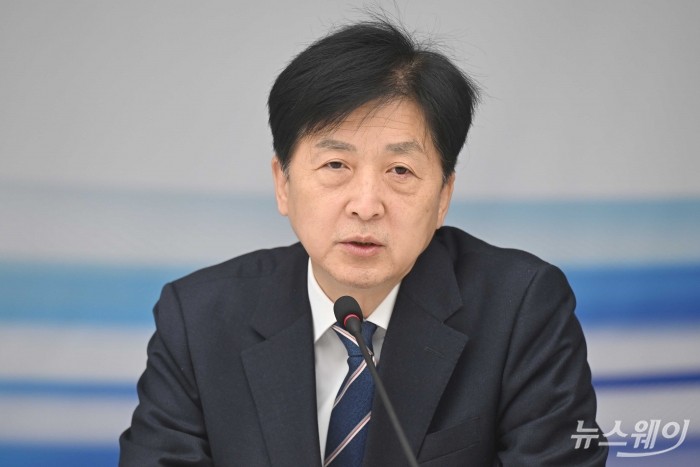 오기형 더불어민주당 대한민국 주식시장 활성화 TF 단장이 29일 오전 서울 중구 대한상공회의소에서 열린 '주식시장 활성화 TF' 경제계 간담회에서 모두발언을 하고 있다. 사진=강민석 기자 kms@newsway.co.kr