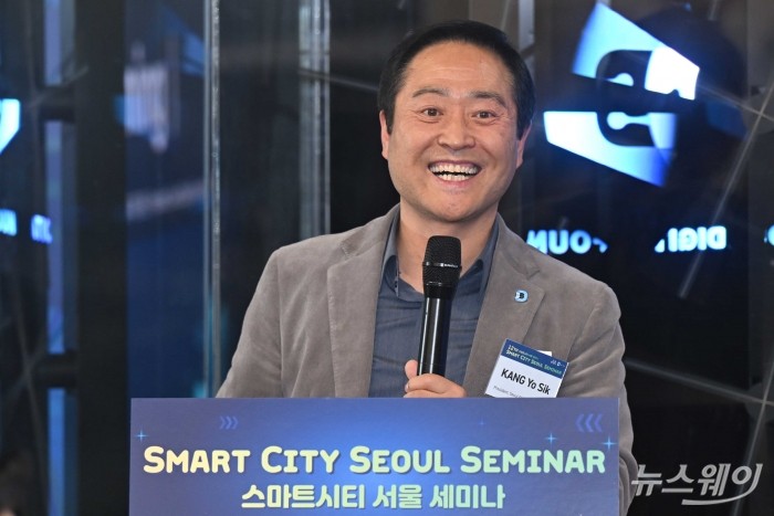강요식 서울디지털재단 이사장이 29일 오후 서울 마포구 에스플렉스센터에서 열린 '제13회 스마트시티 서울 세미나'에서 환영사를 하고 있다. 사진=강민석 기자 kms@newsway.co.kr