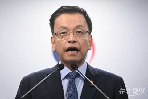 최상목, 외신에 "계엄사태 경제 영향 제한적...침체 우려는 과도"