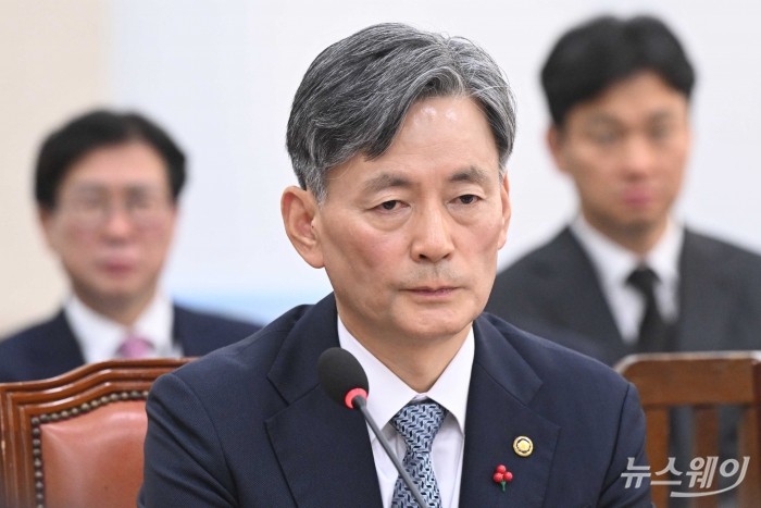 조지호 경찰청장이 5일 오전 서울 여의도 국회 행정안전위원회 전체회의에서 열린 '비상계엄 선포 경과 및 경찰 병력 동원에 관한 현안질의'에 출석해 자리하고 있다. 사진=강민석 기자 kms@newsway.co.kr