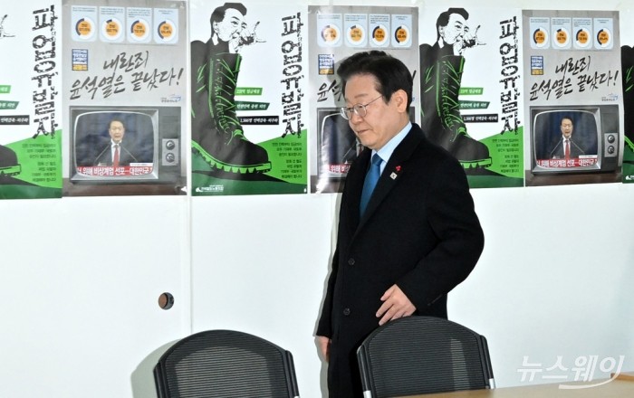 더불어민주당 이재명 대표가 진성준 정책위 의장을 비롯한 의원들과 함께 9일 오후 서울 용산구 철도회관 전국철도노동조합 사무실에 현장 방문하고 있다. 사진=이수길 기자 Leo2004@newsway.co.kr