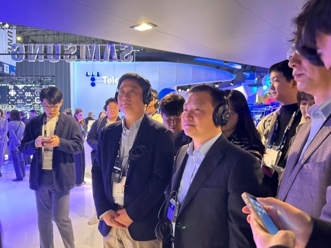 삼성XR 본 LGU+ 홍범식 '무한' 관심···&quot;익시오와 성과 냈으면&quot;