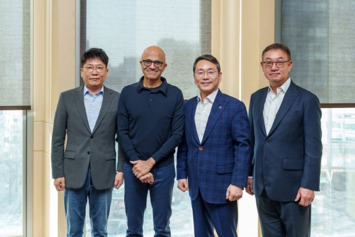 사진 왼쪽부터 김동명 LG에너지솔루션 대표, 사티아 나델라 마이크로소프트 CEO, 조주완 LG전자 대표, 현신균 LG CNS 대표. 사진=조주완 LG전자 대표 SNS