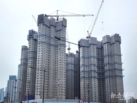 80조 정비사업 잔치···중소 건설사는 폐업 러시