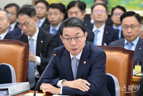 해외자산운용사 국내 펀드 직판 우려에···이억원 &quot;기관 투자자에게만 허용&quot;