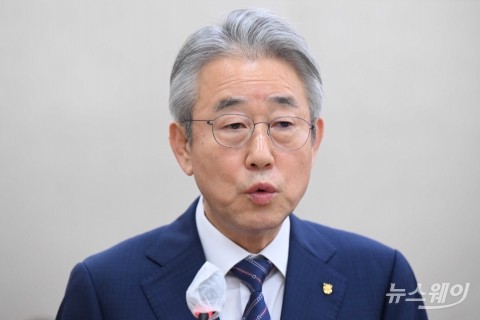 강호동 농협중앙회장, 대국민 사과 발표..."모든 직함서 사임"