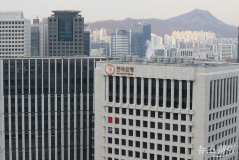 한은 "금융시스템 단기 안정...집값·빚은 '중장기 취약성' 유의"