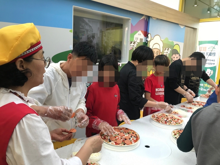 피자만들기 체험 모습