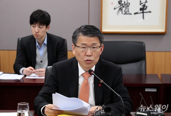 은성수 금융위원장. 사진=이수길 기자 leo2004@newsway.co.kr