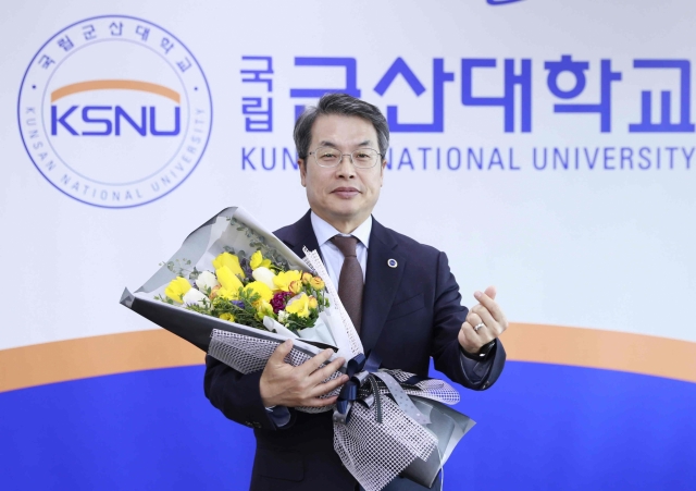 군산대 곽병선 총장, 화훼농가 돕기 위한 꽃 선물 릴레이 동참