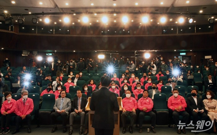 황교안 미래통합당 총괄선대위원장 사퇴 기자회견. 사진=이수길 기자 leo2004@newsway.co.kr