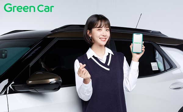 최근 유튜브 등을 통해 인기스타로 떠오른 김민아는 스튜어디스, 기상캐스터 등 다양한 경력을 바탕으로 방송과 SNS를 넘나들며 종횡무진 활동 중이다. 사진=그린카 제공