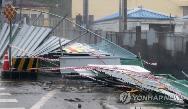 태풍 바비 북상, 제주공항 셧다운···곳곳 강풍 피해 속출