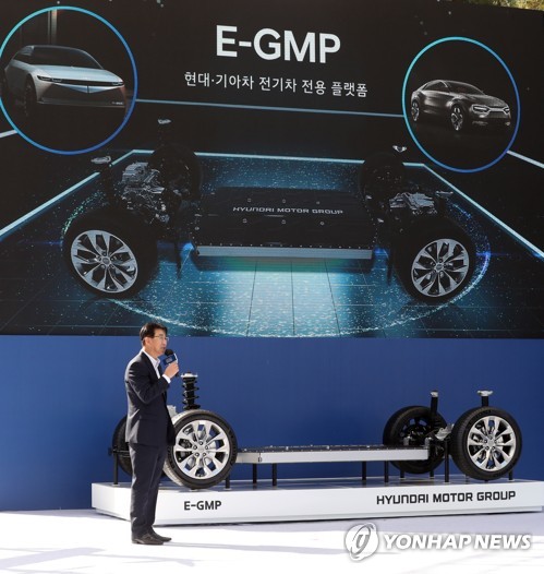 전기차 전용 플랫폼 E-GMP 설명하는 이원희 사장. 연합뉴스