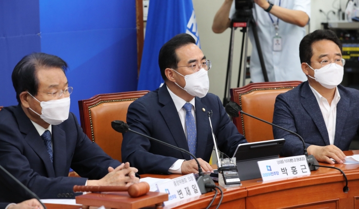 10일 서울 여의도 국회에서 열린 비상대책위원회 구성 인준 및 추가 구성 권한 위임과 관련 더불어민주당 제4차 중앙위원회에서 박홍근 당대표 직무대행 겸 원내대표가 발언하고 있다. 사진=국회사진취재단