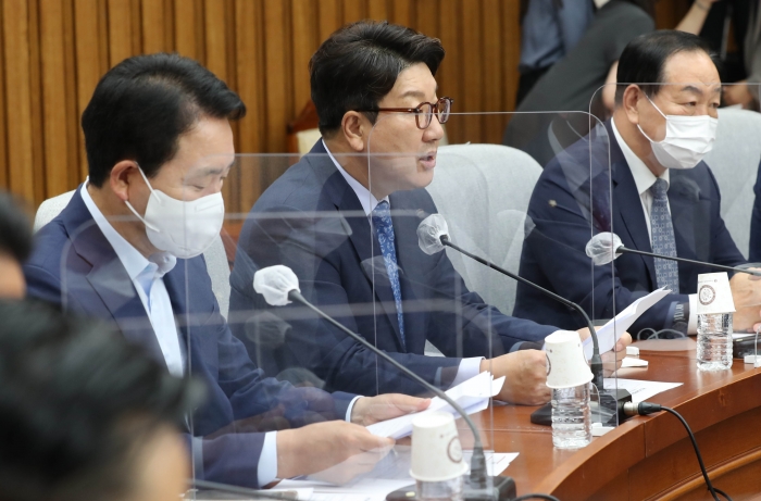 권성동 국민의힘 원내대표가 28일 국회에서 열린 원내대책회의에서 발언하고 있다. 사진/ 국회사진취재단