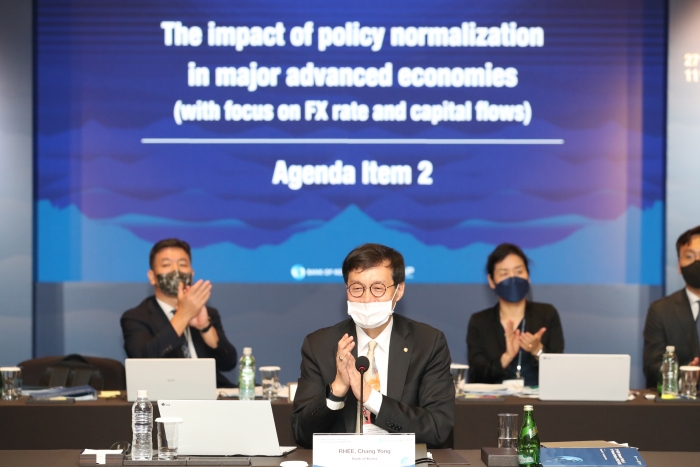 이창용 한국은행 총재가 8일 서울 신라호텔에서 열린 '제27차 동아시아·태평양지역 중앙은행 협력체(EMEAP) 총재회의'에서 발언하고 있다. 사진=한국은행 제공