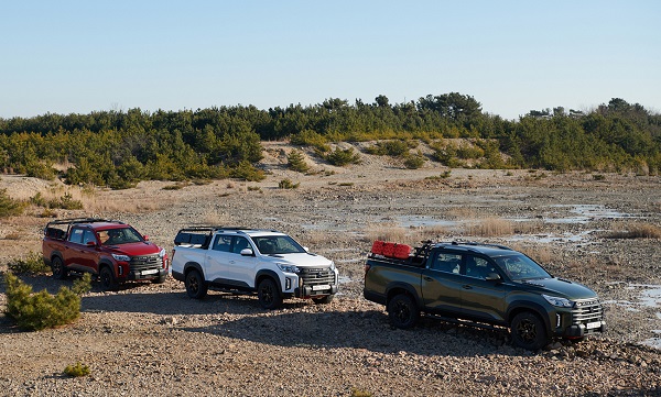 렉스턴 스포츠는 더욱 커진 차체, 고급스러워진 실내 인테리어를 선보이며 짐을 싣는 업무용 차량에서 여행 트렌드를 선도하는 차로 거듭나며, 수입차와 견줄 수 있는 퍼포먼스와 기능으로 픽업트럭의 인기를 견인하고 있다. 사진=쌍용자동차 제공