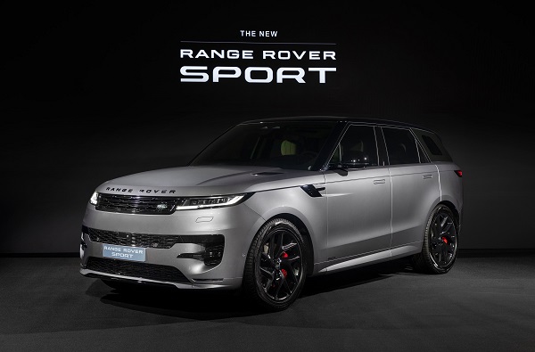 재규어 랜드로버 코리아(대표 로빈 콜건)는 11일 서울옥션 강남센터에서 스포츠 럭셔리 SUV의 기준을 제시하는 올 뉴 레인지로버 스포츠의 사전 공개 행사를 진행했다. 사진=재규어 랜드로버 코리아 제공