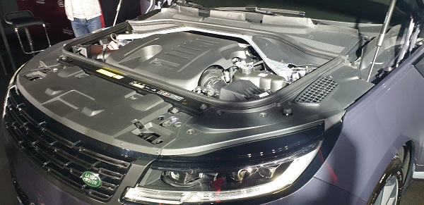 '올 뉴 레인지로버 스포츠'에 탑재된 첨단 마일드 하이브리드(MHEV) 시스템이 적용된 I6 인제니움 가솔린 엔진. 사진=이승연 기자