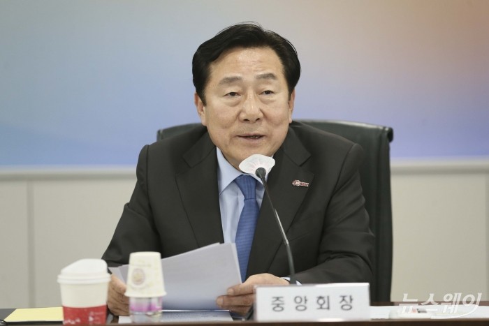 김기문 중소기업중앙회장이 13일 오후 서울 여의도 중소기업중앙회에서 열린 '초청 중소기업인과 간담회'에서 발언을 하고 있다. 사진=강민석 기자 kms@newsway.co.kr