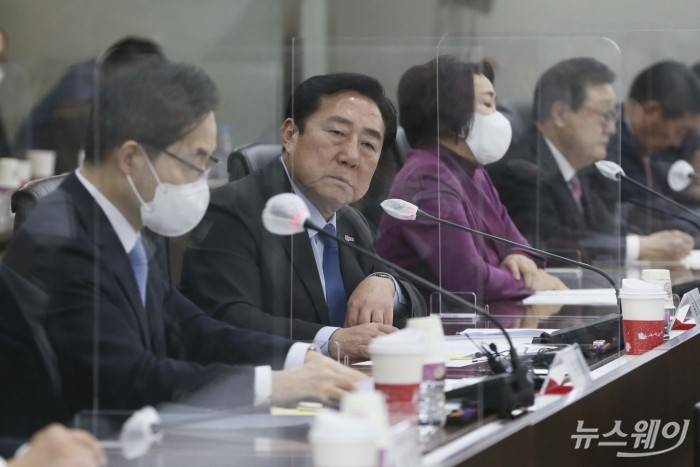 김기문 중소기업중앙회장이 13일 오후 서울 여의도 중소기업중앙회에서 열린 '초청 중소기업인과 간담회'에서 발언을 하고 있다. 사진=강민석 기자 kms@newsway.co.kr
