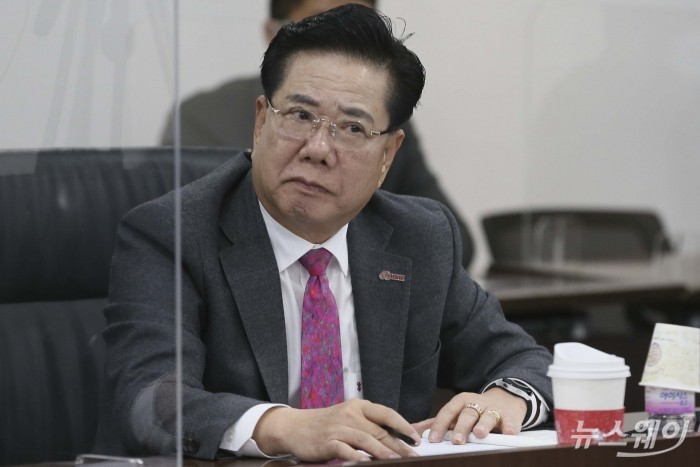 이상훈 한국제책공업협동조합 이사장이 13일 오후 서울 여의도 중소기업중앙회에서 열린 '초청 중소기업인과 간담회'에 참석해 자리하고 있다. 사진=강민석 기자 kms@newsway.co.kr