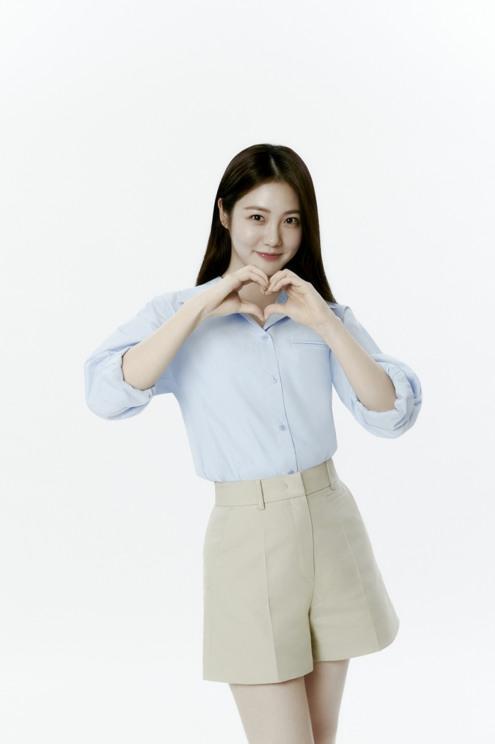 '덴마크' 브랜드 모델 배우 신예은. 사진=동원F&B 제공