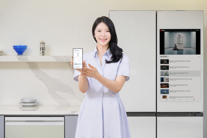 삼성전자 모델이 삼성전자 수원 디지털시티에서 스마트싱스 '스마트 포워드'를 소개하고 있는 모습. 사진=삼성전자 제공