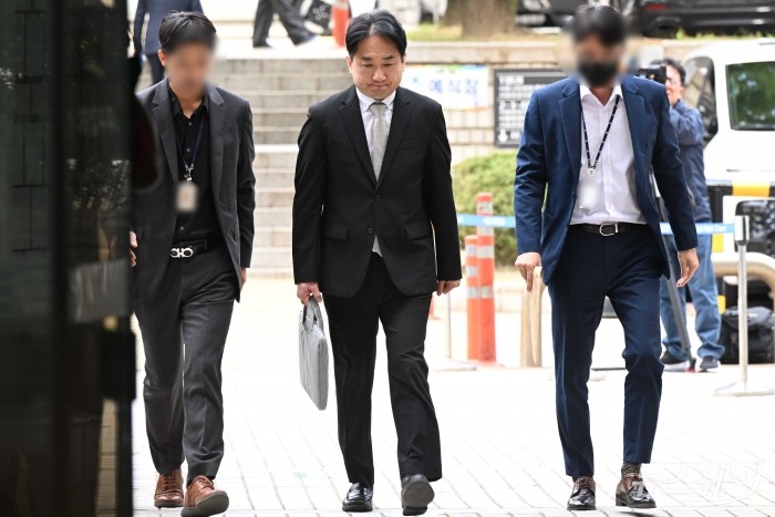 류화현 위메프 대표가 10일 오전 서울 서초구 중앙지방법원에서 열린 구속 전 피의자 심문(영장실질심사)에 특정경제범죄 가중처벌 법률 위반(사기·횡령·배임) 등 혐의로 법원에 출석하고 있다. 사진=강민석 기자 kms@newsway.co.kr