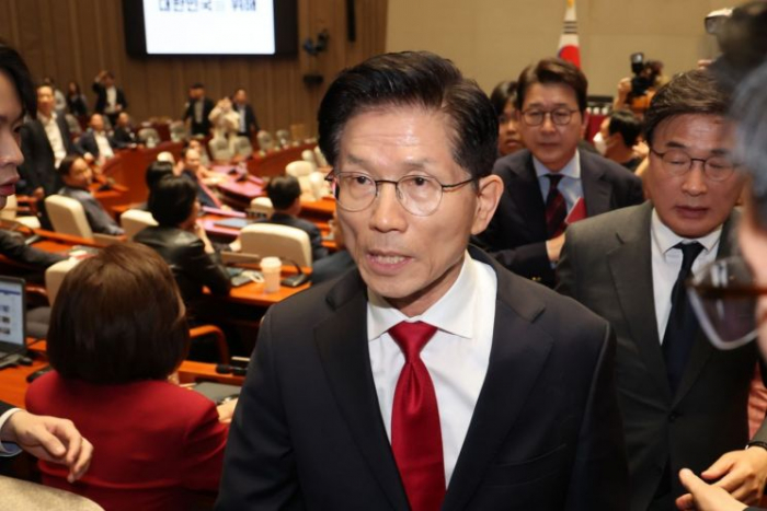  김문수·국힘 지도부, 의총서 충돌···金 "불법수단 동원" vs 黨 "실망" 기사의 사진