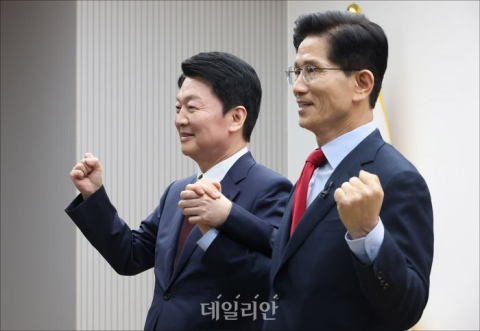 안철수 &quot;한덕수, 무소속 출마하고 단일화 뛰어드는 결기 보여야&quot;